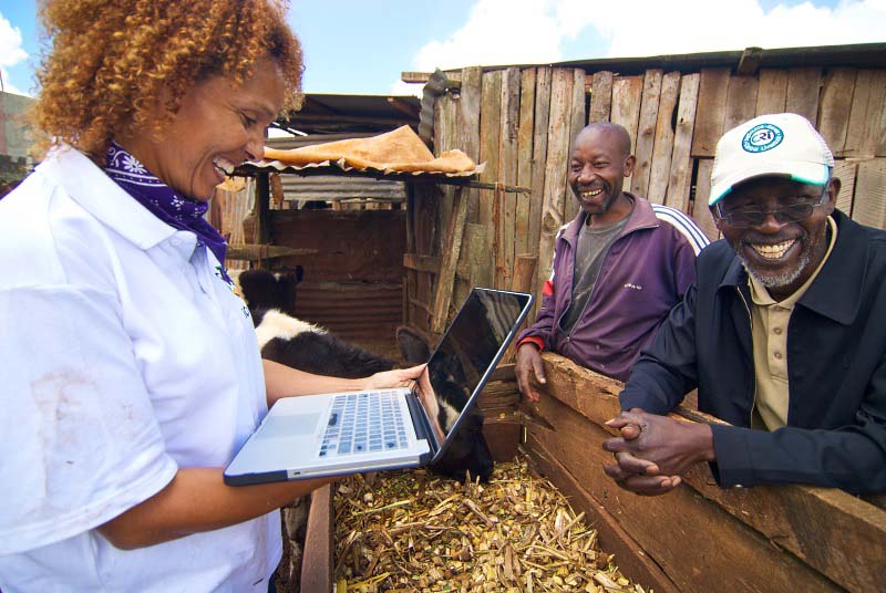 Su Kahumbu founder of iCow with local farmers
