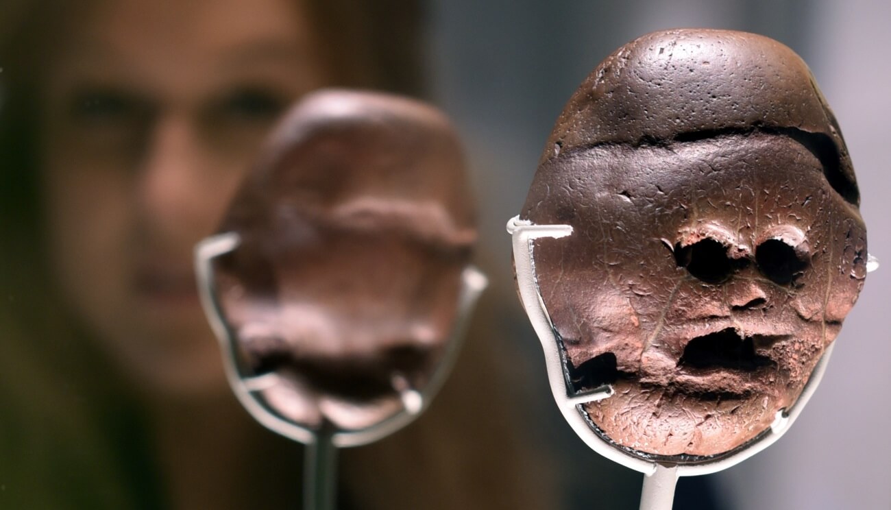 3 million year old South African pebble transcends treasures at British Museum